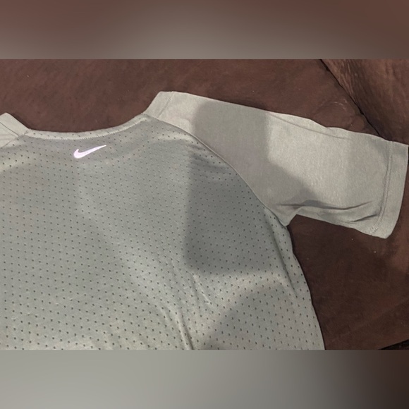 Nike Running Womens Size XS Khaki Green Mesh Back Short Sleeve T-Shirt - Picture 10 of 15